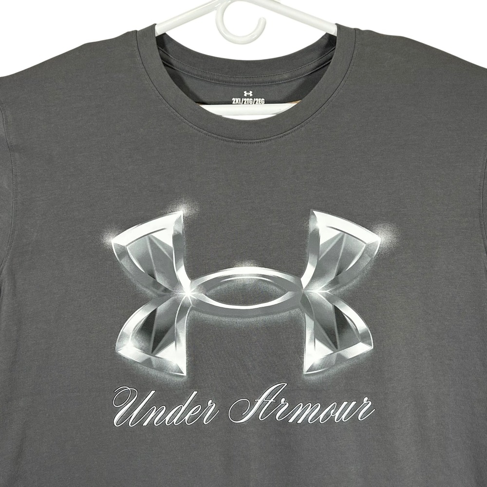 Under Armour Mens 2XL Charcoal Gray Chrome Graphic Logo Script T-Shirt Loose Fit